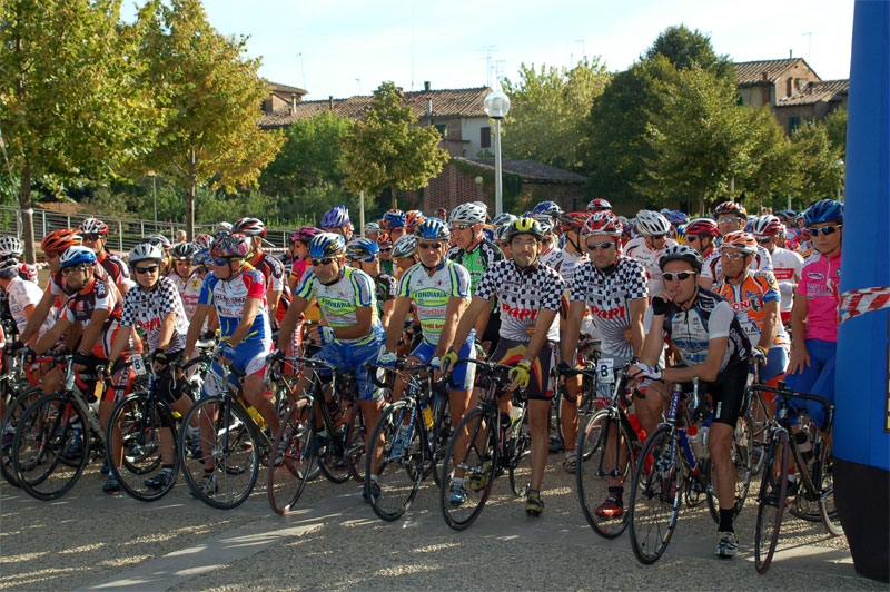 gal/2006/07 - Fondo della Valdarbia II serie/1 - Partenza/DSC_0013-01.jpg